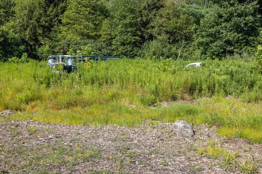 More Photos Of 398 Main St, Roulette Warehouse For Sale