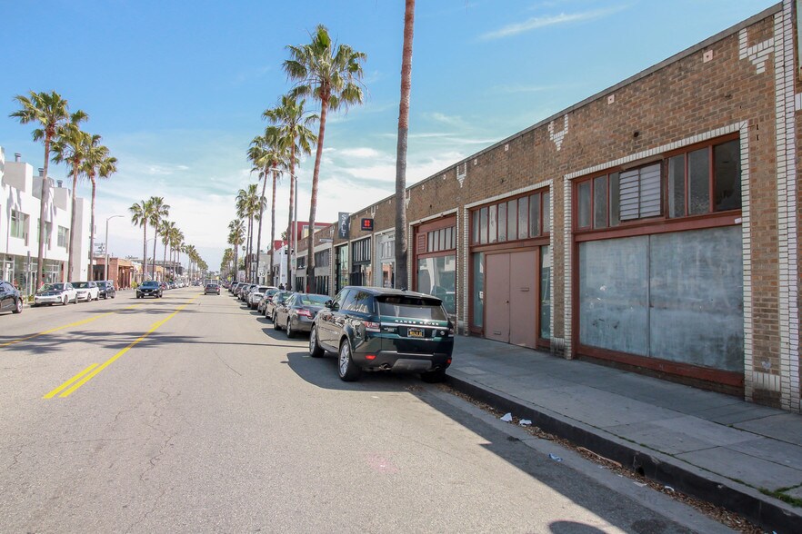 Primary Photo Of 1110-1116 Abbot Kinney Blvd, Venice Storefront Retail Office For Lease