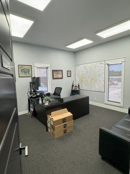 More Photos Of 13840 Denton Dr, Farmers Branch Warehouse For Sale