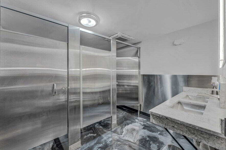 More Photos Of 1025 E Fifth Ave, Columbus Warehouse For Lease