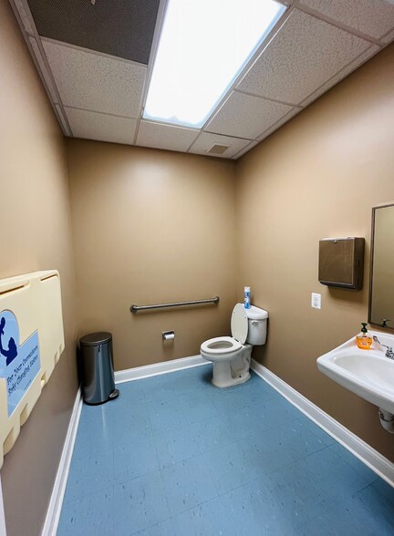 More Photos Of 172 Linden Dr, Winchester Office For Sale