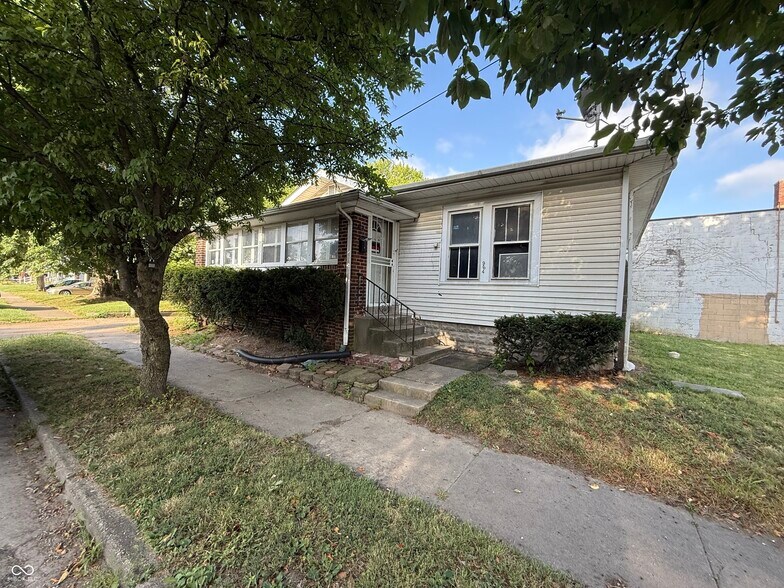 More Photos Of 3823 E 10th St, Indianapolis Freestanding For Sale