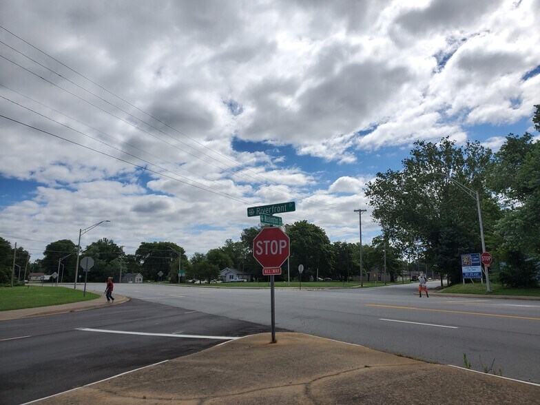 More Photos Of 809 E Washington Ave, North Little Rock Freestanding For Sale