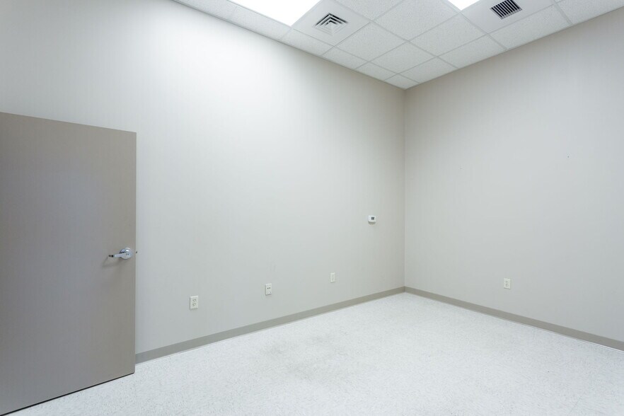 More Photos Of 16 Gosnell, Staunton Medical For Sale