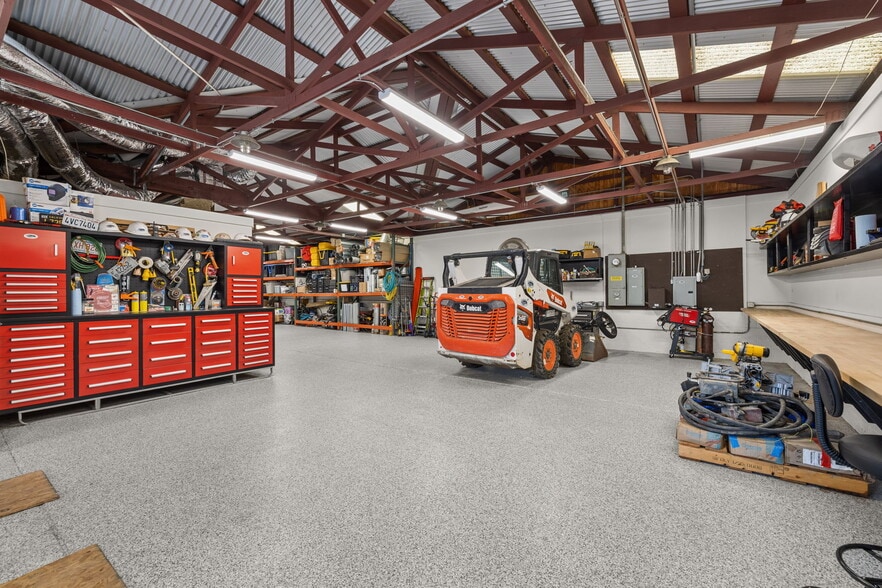 More Photos Of 133 Sunnyway Dr, Ventura Warehouse For Lease