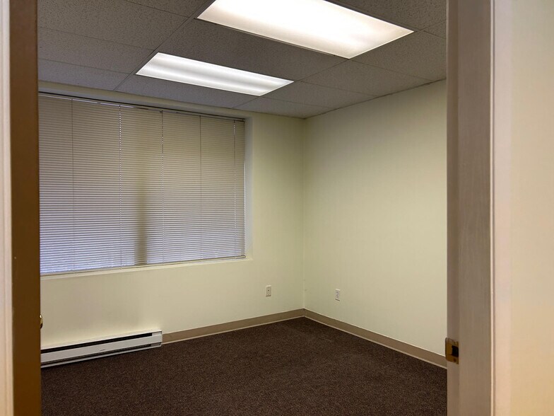 More Photos Of 8988 Fraserton Ct, Burnaby Warehouse For Sale
