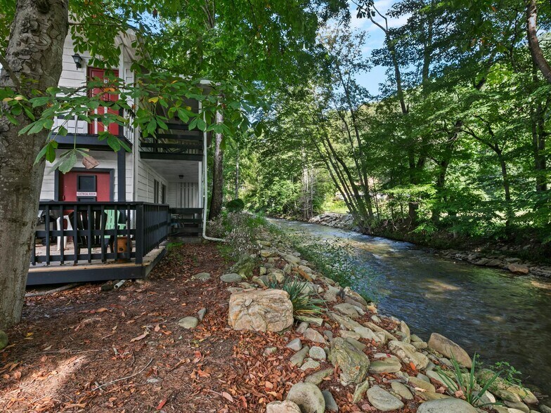 More Photos Of 2474 Soco Rd, Maggie Valley Hotel For Sale