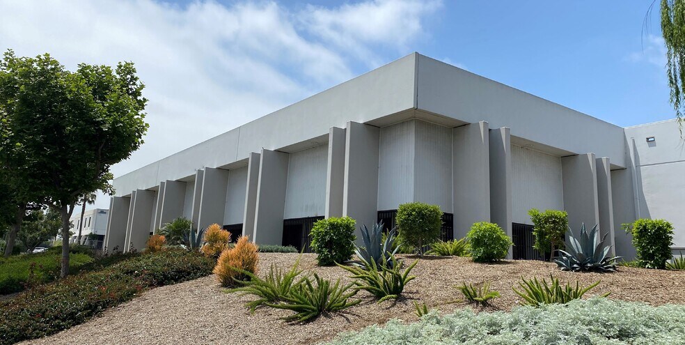 More Photos Of 800 W Artesia Blvd, Compton Warehouse For Lease