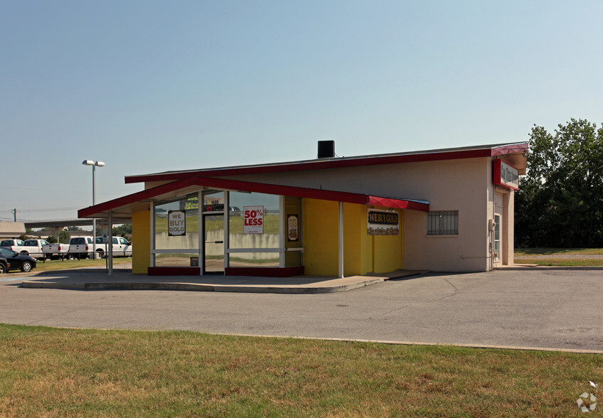 Primary Photo Of 1605 S Interstate 35E, Carrollton Freestanding For Lease