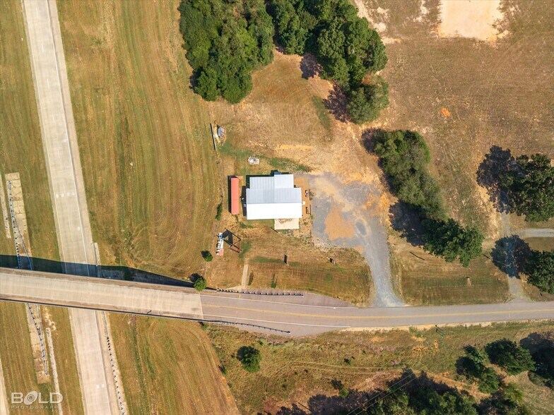 More Photos Of 7318 Ida State Line rd, Ida Bar For Sale