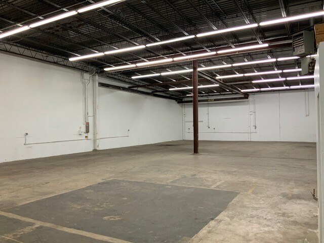 More Photos Of 41-43 Germay Dr, Wilmington Distribution For Lease