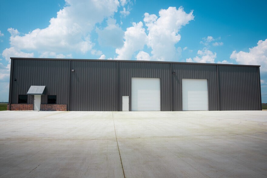 More Photos Of 8490 Industrial Pky, Beaumont Industrial For Lease