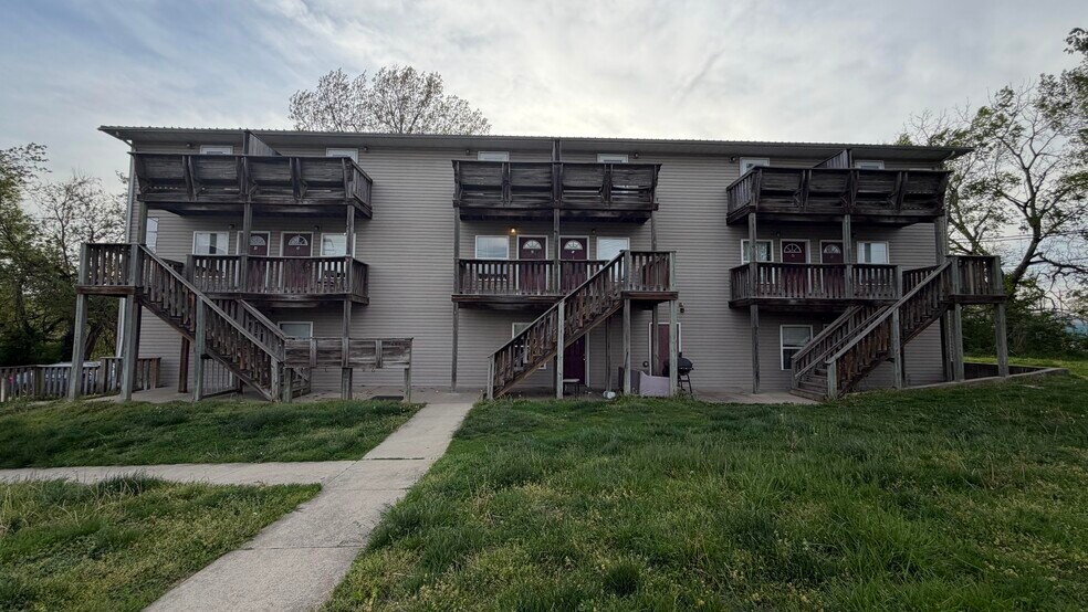 More Photos Of 600 S Washington St, Carbondale Apartments For Sale
