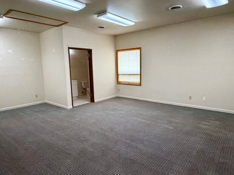 More Photos Of 120 Cole Ave, Pinedale Office For Sale