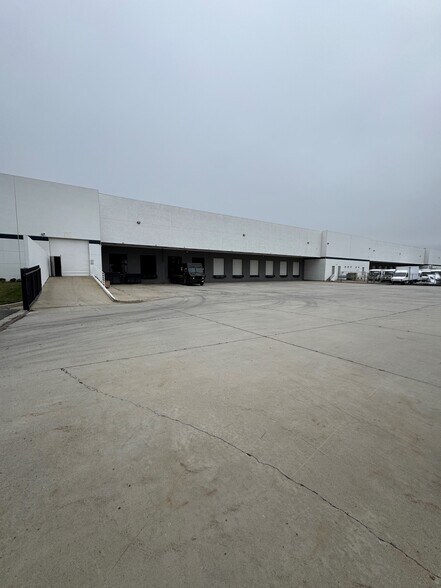 More Photos Of 5576 Ontario Mills Pky, Ontario Warehouse For Lease