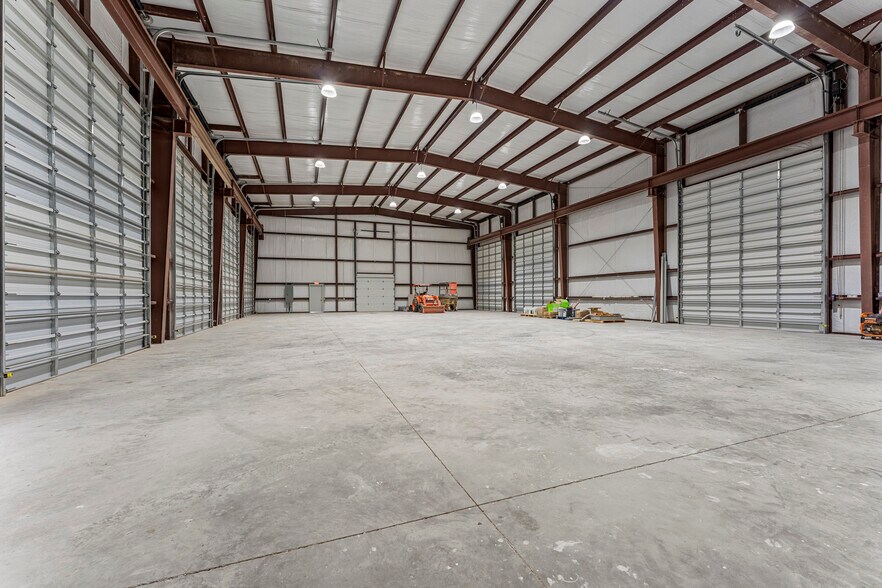 More Photos Of 7922 Interstate 20 Service rd, Odessa Warehouse For Lease