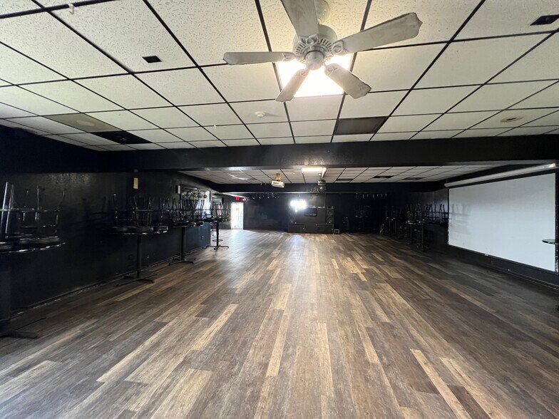 More Photos Of 2709 S US Highway 51, Janesville Flex For Sale