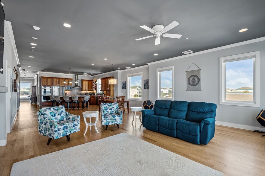 More Photos Of 312 Carolina Beach Ave N, Carolina Beach Office For Sale