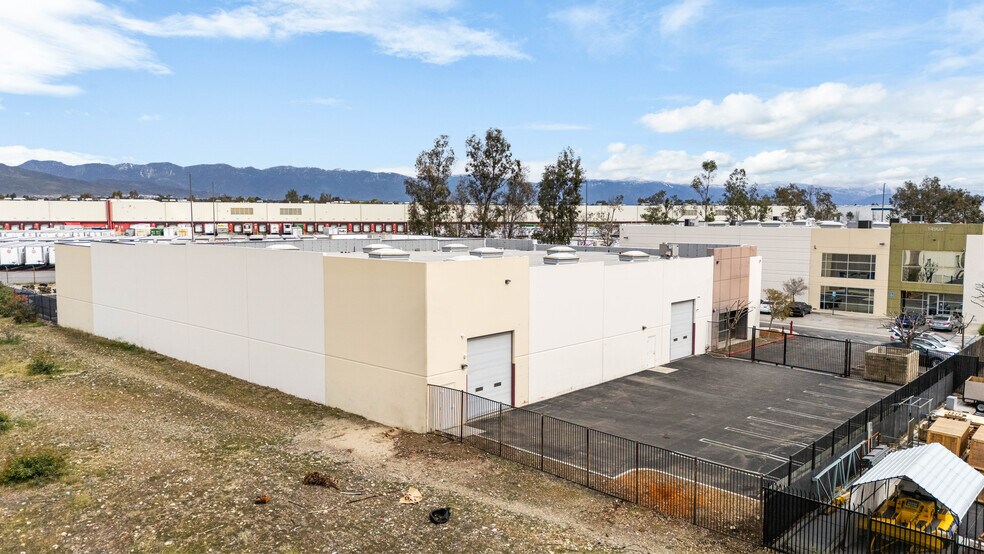 More Photos Of 14920 Hilton Dr, Fontana Warehouse For Lease