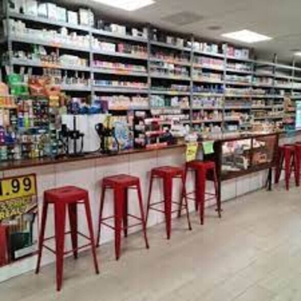 More Photos Of 18 Plaistow Rd, Plaistow Freestanding For Lease