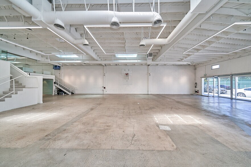 Primary Photo Of 165-171 S Robertson Blvd, Beverly Hills Storefront For Lease