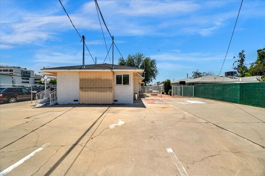 More Photos Of 2611 N Fresno St, Fresno Medical For Sale