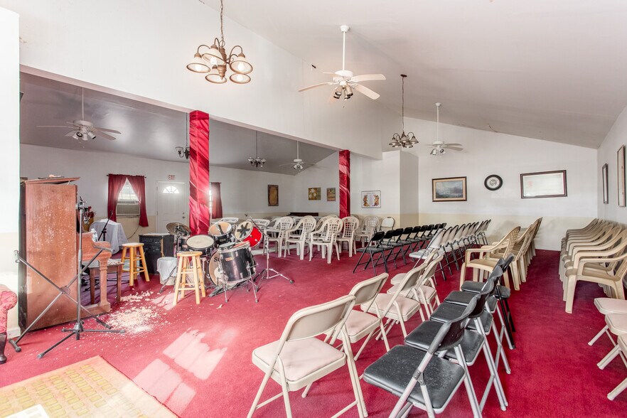 More Photos Of 1367 SW Highway 138, Riverdale Office For Sale