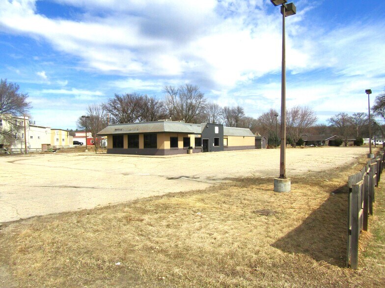 More Photos Of 586 SW 1st St, Montevideo Fast Food For Lease