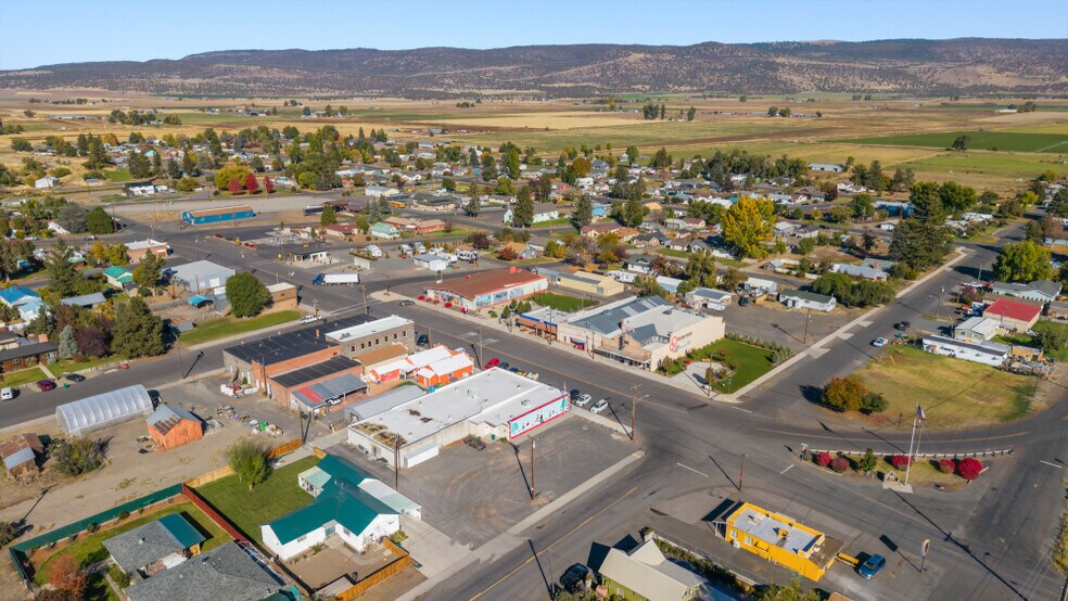 More Photos Of 2126 Broadway st, Malin Sports And Entertainment For Sale