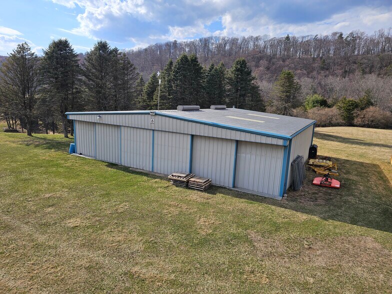 More Photos Of 351 Lower Cherry Valley Rd, Saylorsburg Airplane Hangar For Lease