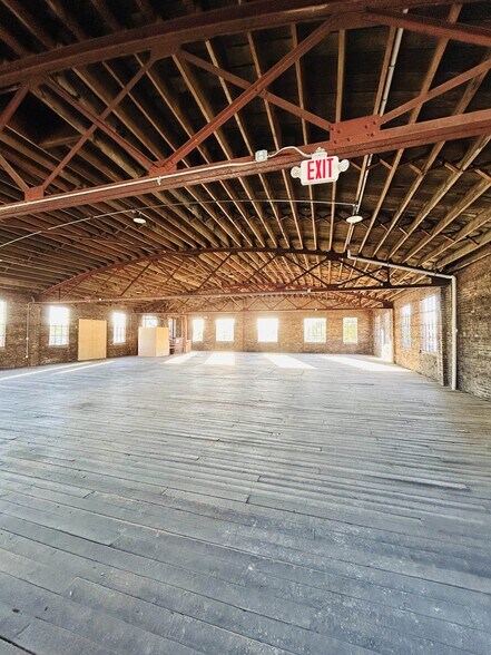 More Photos Of 741 Price Ave, Lexington Specialty For Lease