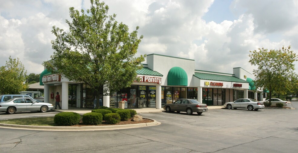 More Photos Of 2800-2828 75th St, Woodridge Freestanding For Lease