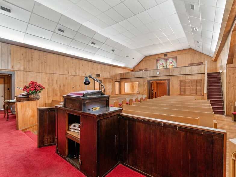 More Photos Of 307 Broadnax St, Daingerfield Religious Facility For Sale
