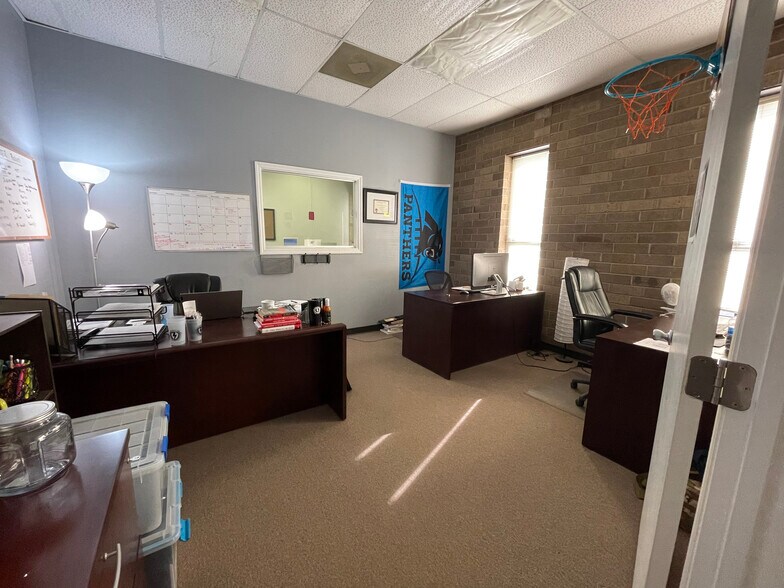 More Photos Of 510 Corliss St, Greensboro Light Manufacturing For Lease