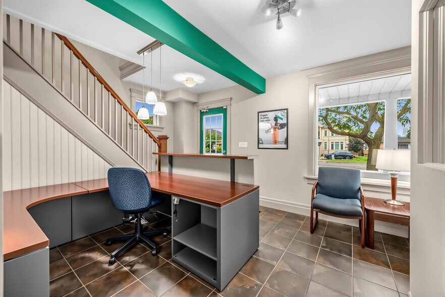 More Photos Of 3569 Cawthra Rd, Mississauga Office For Sale
