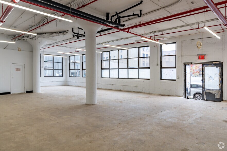 More Photos Of 4 Evergreen Ave, Brooklyn Flex For Sale