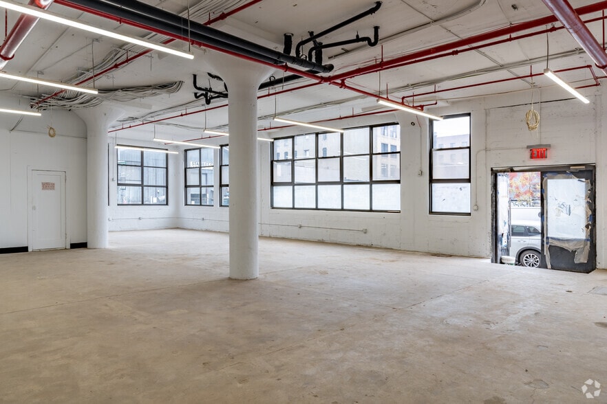 More Photos Of 4 Evergreen Ave, Brooklyn Light Manufacturing For Lease