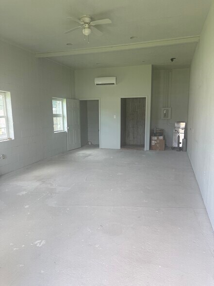 More Photos Of 215 FM 1942, Crosby Office For Lease