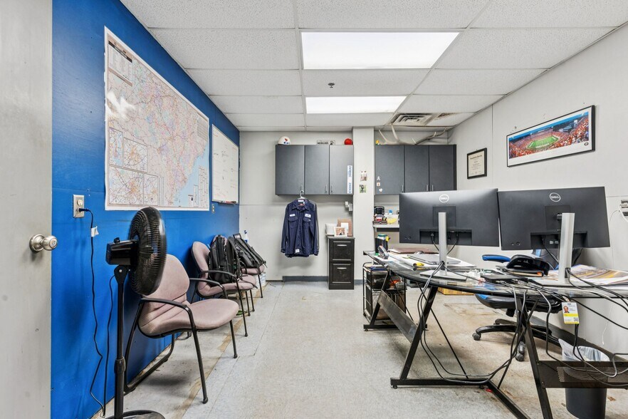 More Photos Of 3270 Benchmark Dr, Ladson Manufacturing For Lease