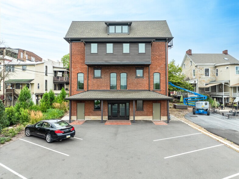 More Photos Of 111-113 N Market St, Selinsgrove Medical For Lease