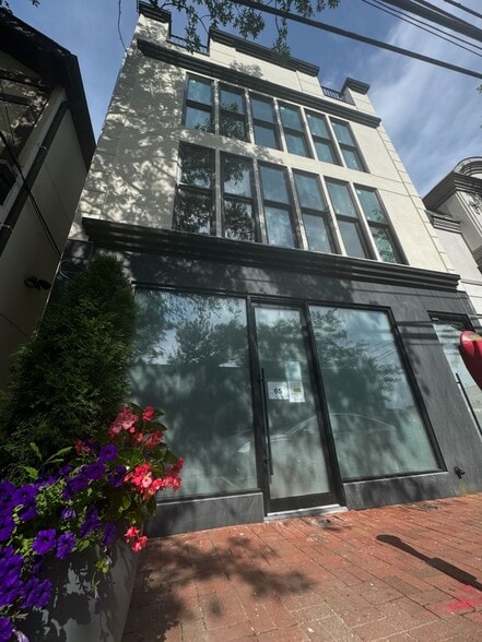 More Photos Of 65 Middle Neck Rd, Great Neck General Retail For Lease