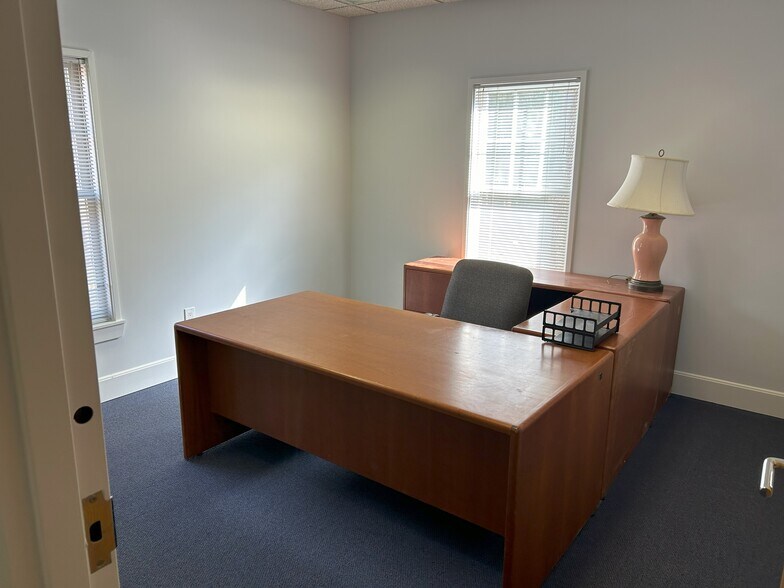More Photos Of 2310 Peachford Rd, Atlanta Office For Sale