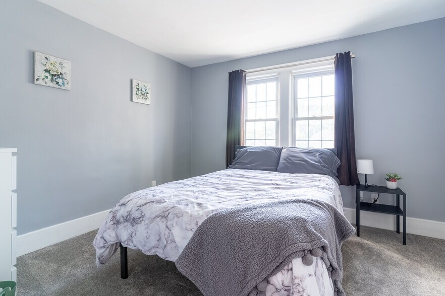 More Photos Of 738 Brock St, Windsor Multifamily For Sale
