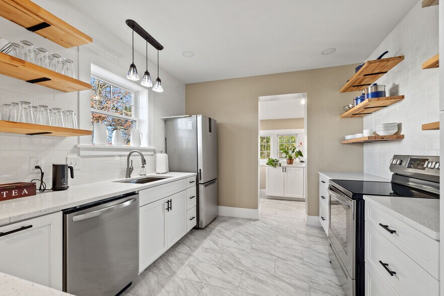 More Photos Of 2049 S Brentwood Blvd, Springfield Office For Sale