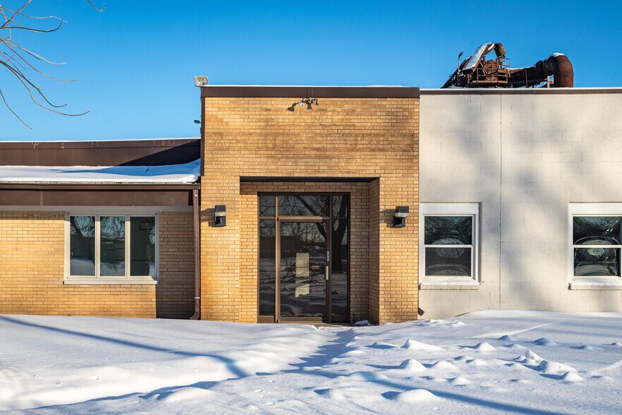 More Photos Of 445 Holton St, Sparta Warehouse For Lease