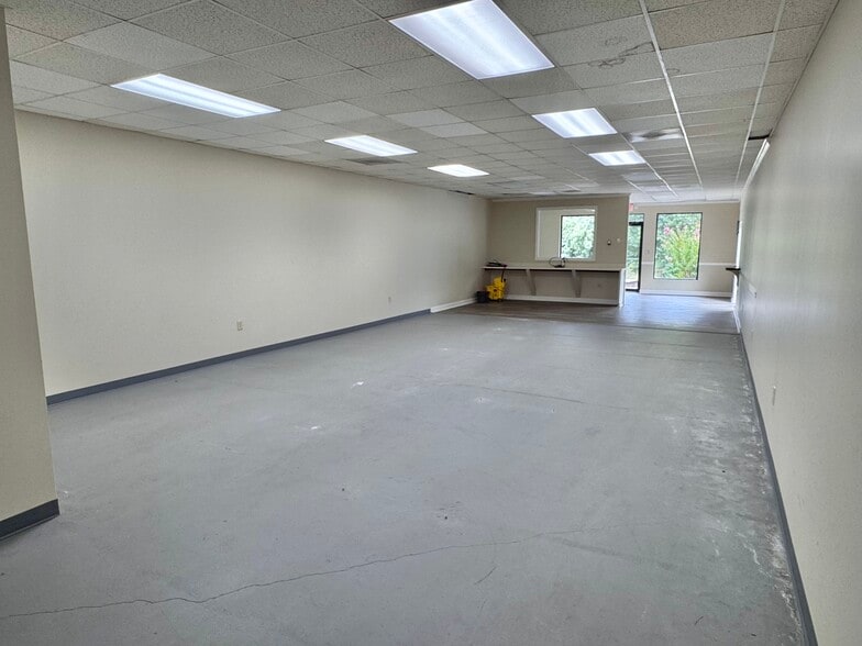 More Photos Of 2550 Limestone Pky, Gainesville Freestanding For Lease