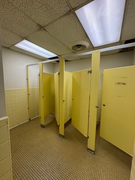 More Photos Of 8716 SE 15th St, Oklahoma City Distribution For Sale