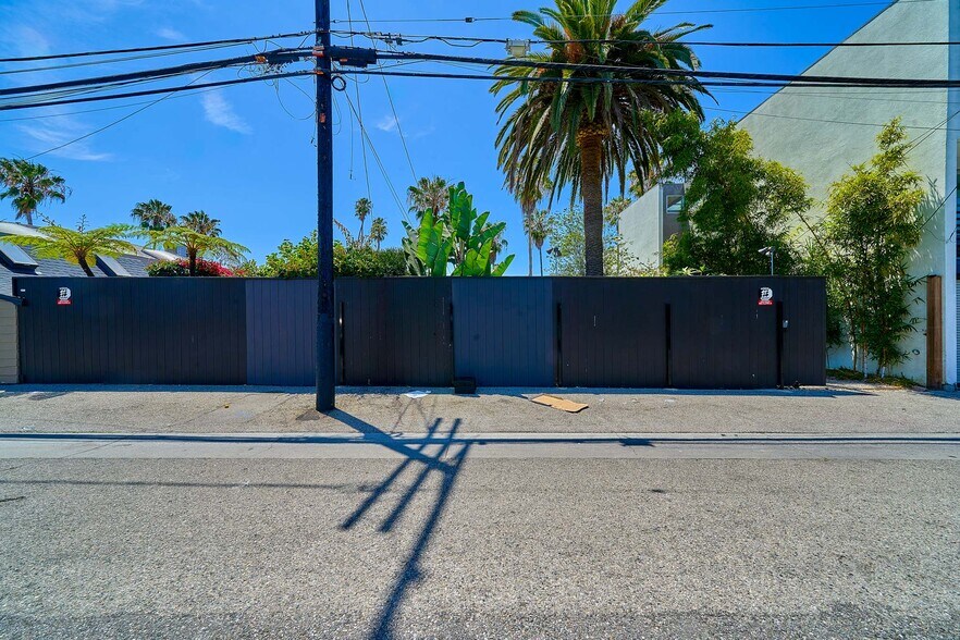 More Photos Of 1321-1325 Abbot Kinney Blvd, Venice Freestanding For Sale
