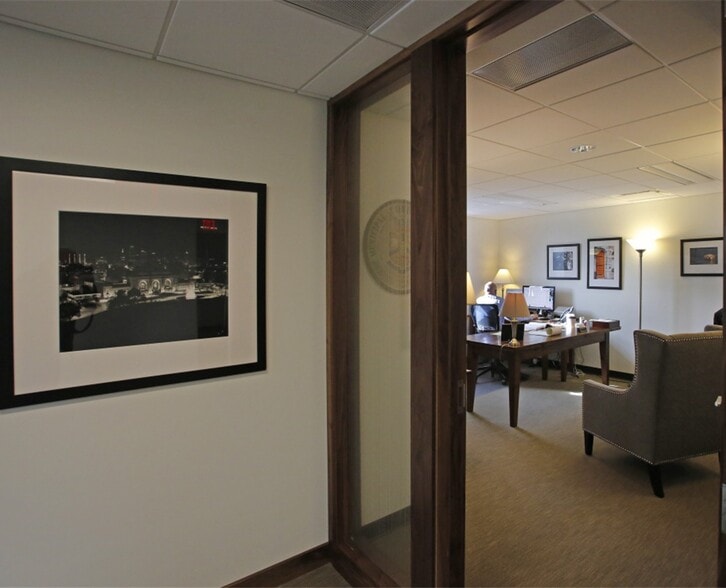 More Photos Of 926 Cherry St, Kansas City Office For Sale