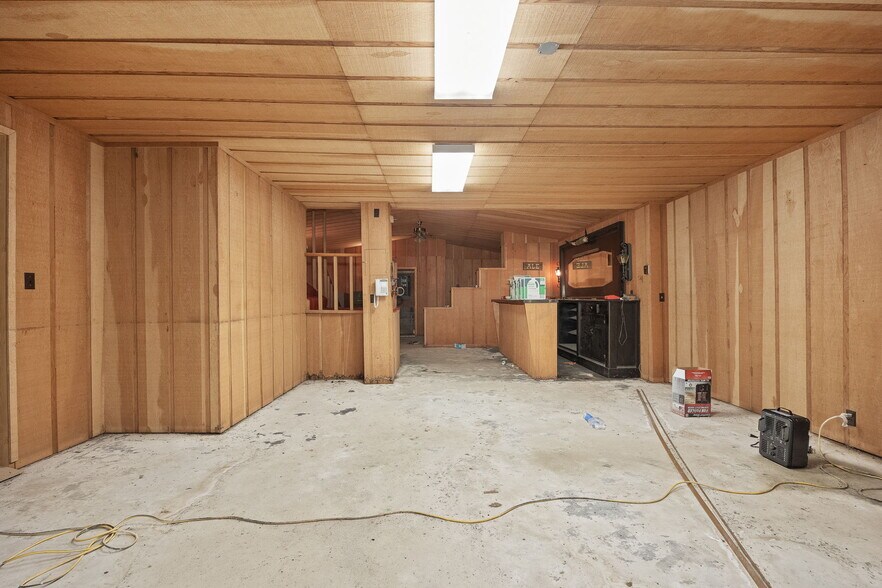 More Photos Of 802 E Nodaway St, Oregon Flex For Sale